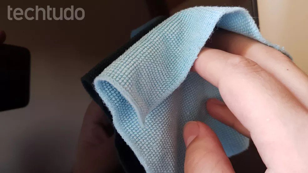 Identifique 5 sinais de sujeira na TV e aprenda a limpar sem danificar - Imagem do artigo original