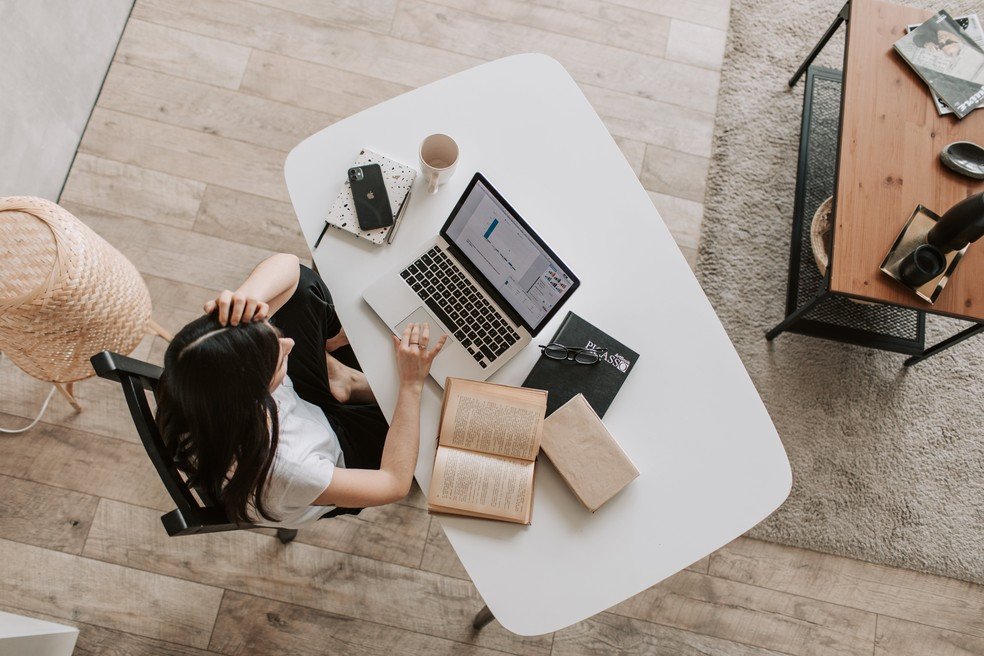 7 acessórios que elevam o conforto e a produtividade do seu home office - Imagem do artigo original