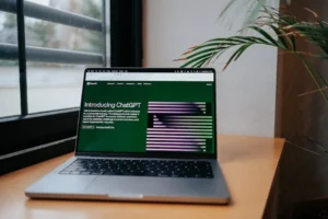 Reino Unido e OpenAI firmam memorando para pesquisa de segurança, infraestrutura e uso público de IA