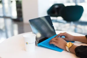 Falha crítica no Microsoft SharePoint permite acesso não autorizado e afeta versões locais da plataforma