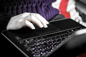 Guia essencial mostra como proteger seu notebook na universidade