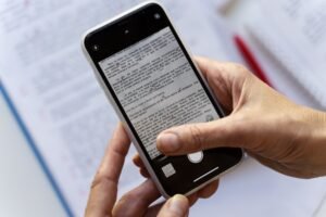 Como digitalizar documentos no celular com apps nativos de Android e iOS