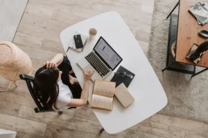 7 acessórios que elevam o conforto e a produtividade do seu home office