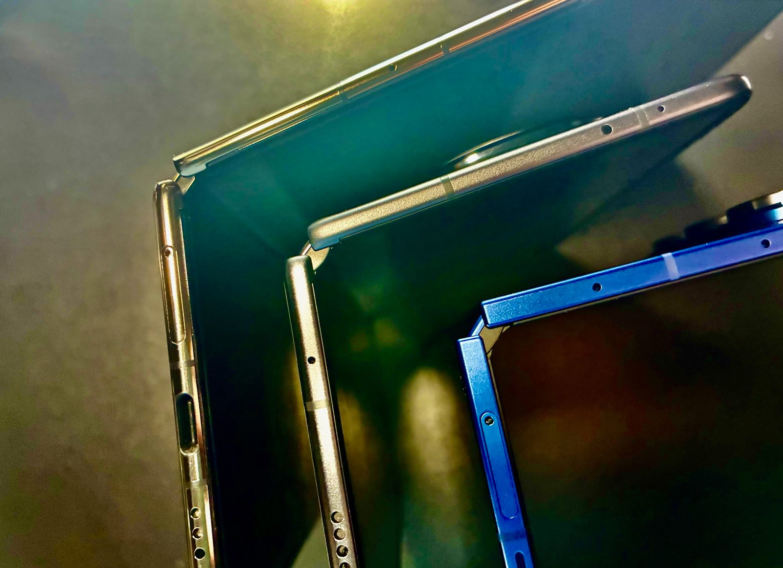 Celulares dobráveis 2025: Samsung e Motorola se destacam em custo-benefício - Imagem do artigo