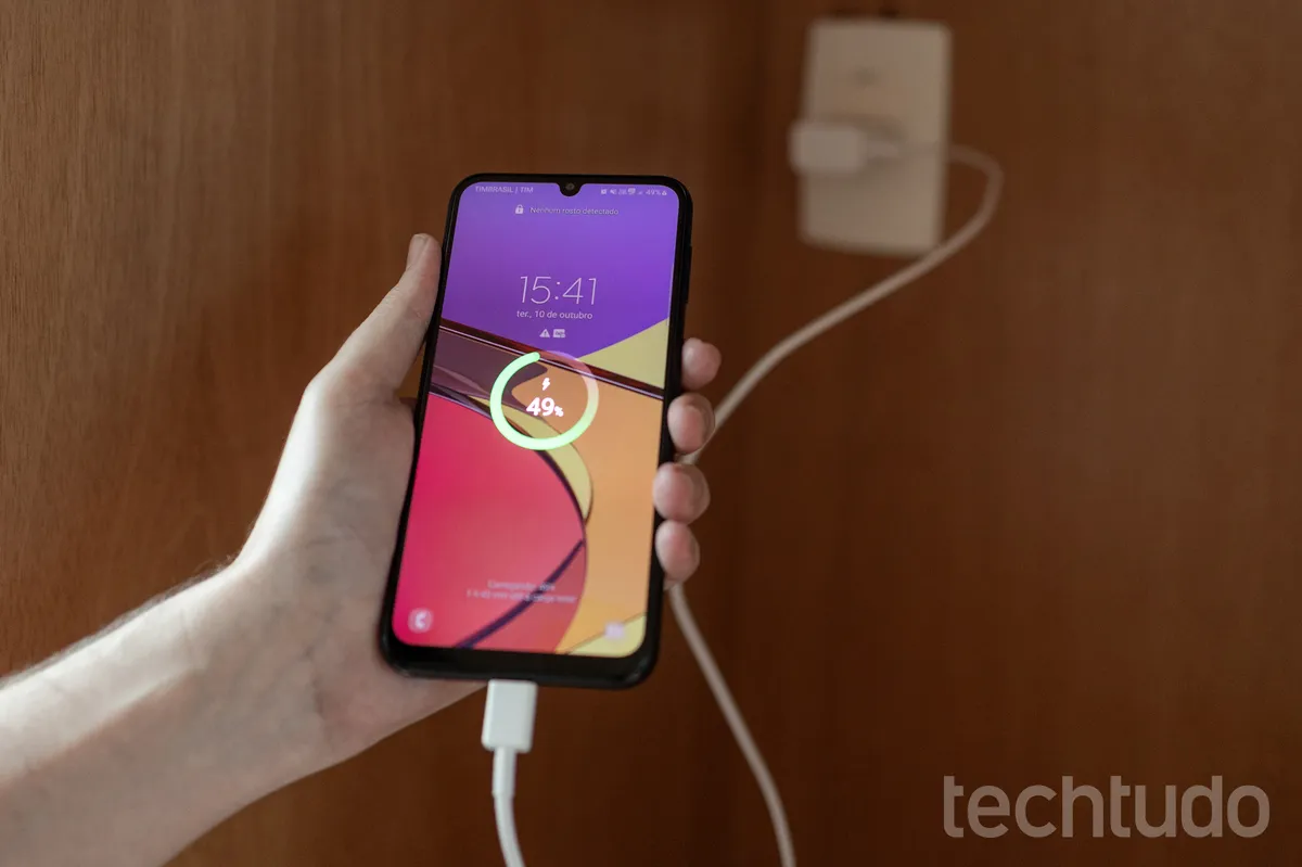 Carregar o celular a noite inteira acelera desgaste da bateria; veja como evitar - Imagem do artigo