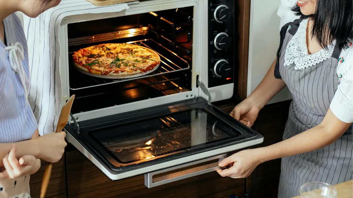 6 fornos elétricos ganham função air fryer e prometem substituir fritadeiras - Imagem do artigo