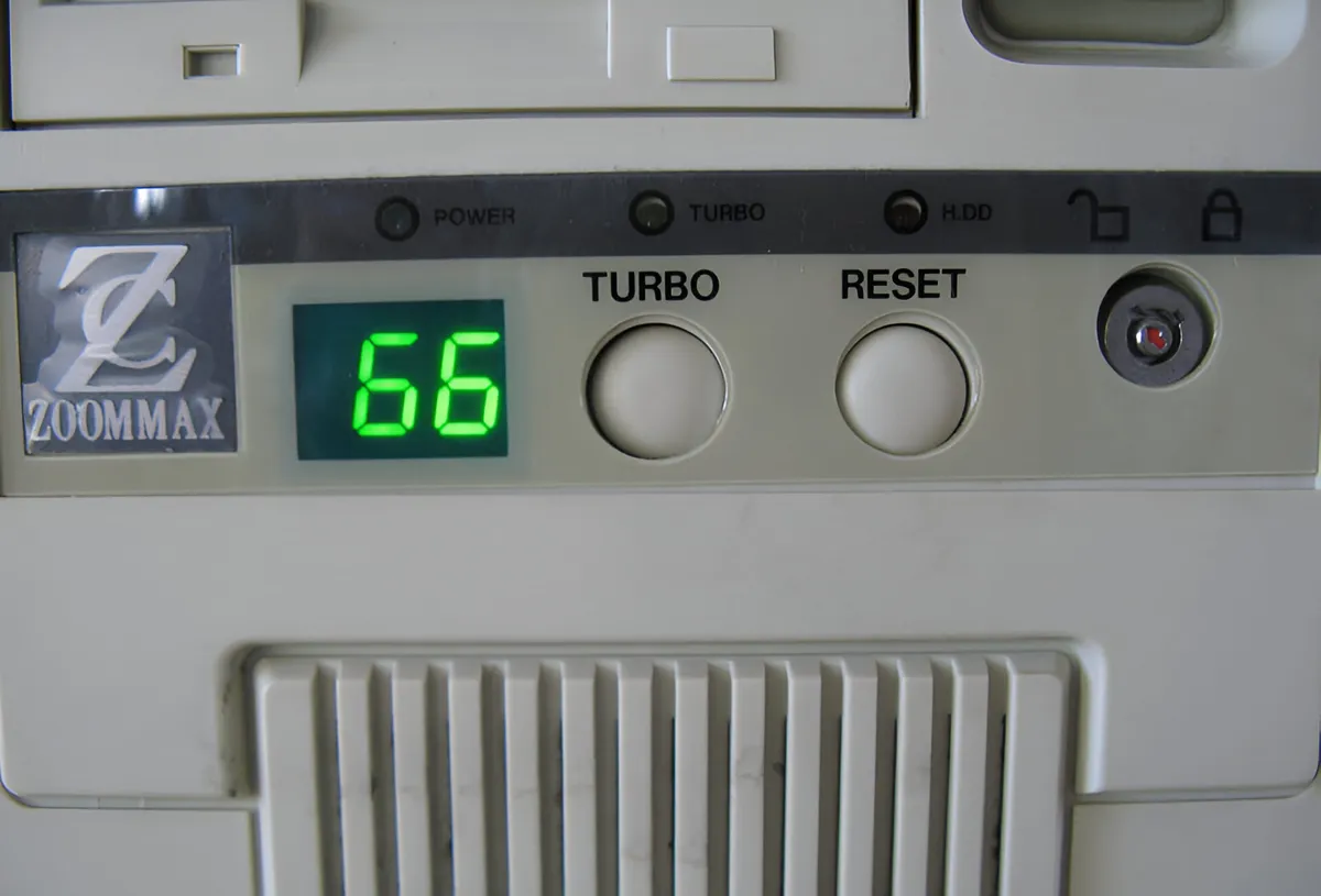 Botão Turbo do PC: entenda por que ele existia e nunca acelerou nada - Imagem do artigo