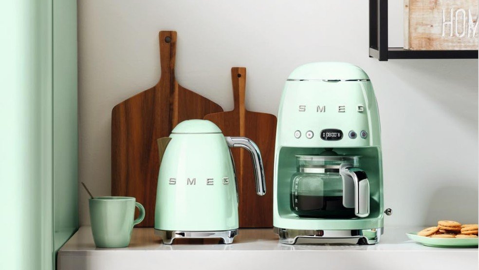 6 cafeteiras retrô misturam charme clássico e tecnologia moderna com preços de R$ 112 a R$ 16 mil - Imagem do artigo original