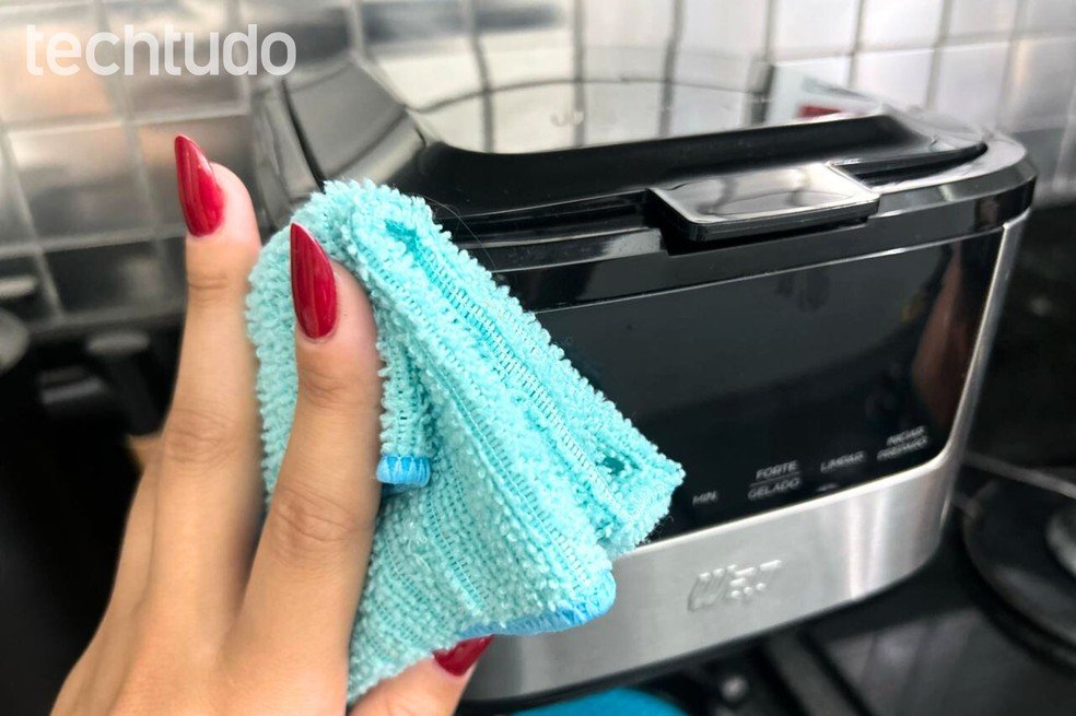 Limpe a cafeteira em casa e evite fungos com passos simples - Imagem do artigo original