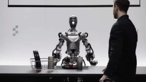 Robô da Figure AI carrega roupa na lavadora e confirma salto da automação