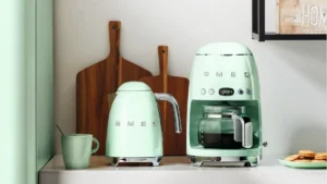 6 cafeteiras retrô misturam charme clássico e tecnologia moderna com preços de R$ 112 a R$ 16 mil