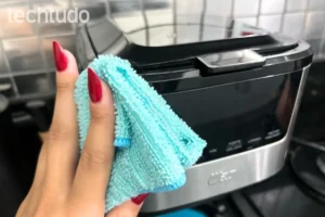 Limpe a cafeteira em casa e evite fungos com passos simples