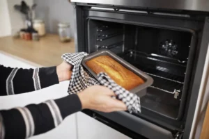 Escolha agora o forno elétrico certo: 6 opções grandes que cabem no bolso