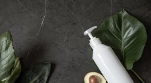 Shampoos Naturais: veja os 10 destaques de 2024 e escolha o ideal para o seu cabelo