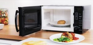 Micro-ondas: guia rápido mostra como escolher o modelo ideal sem gastar além da conta