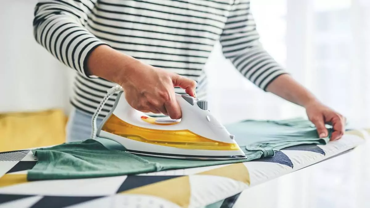 7 passos práticos para dominar o ferro a vapor e obter roupas impecáveis - Imagem do artigo