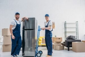 Transportar geladeira deitada é seguro? Veja riscos e cuidados indispensáveis