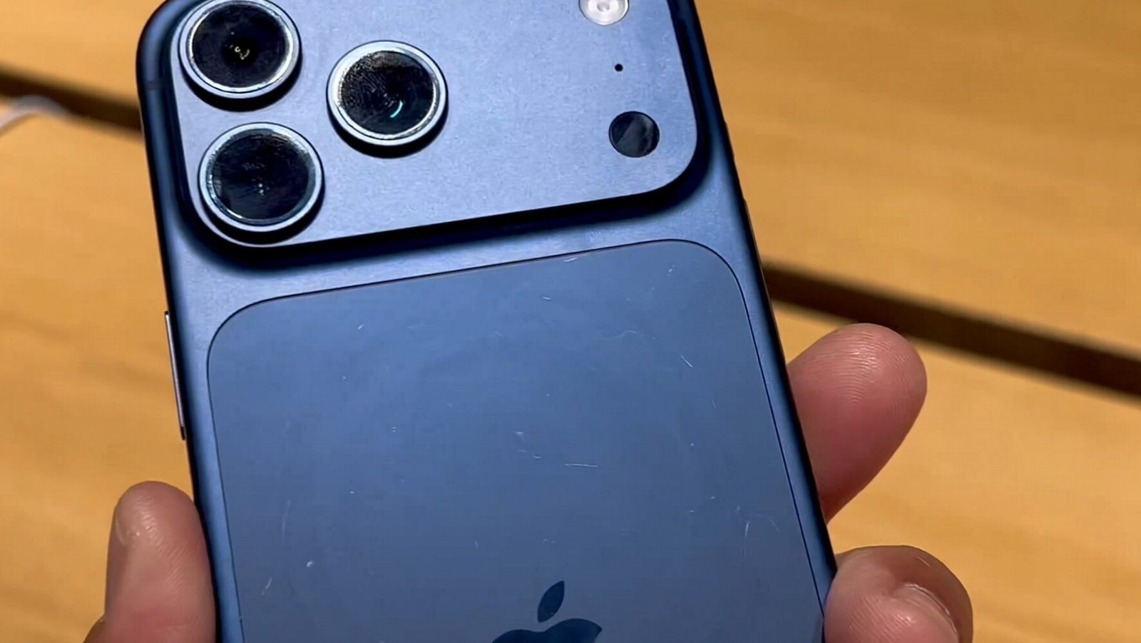 iPhone 17 enfrenta ‘scratchgate’ e reacende debate sobre escolha de materiais - Imagem do artigo