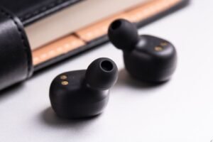 Fone Bluetooth ganha versatilidade e se consolida como escolha prática em 2025