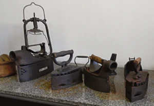 Descubra quem inventou o ferro de passar e como o eletro evoluiu até hoje