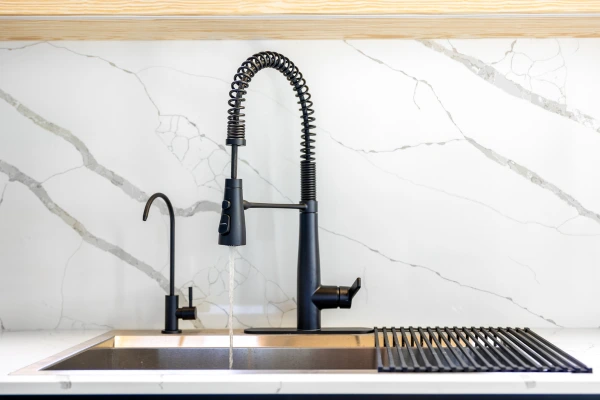 7 torneiras gourmet que elevam sua cozinha em 2025: escolha certa e sem desperdício - Imagem do artigo