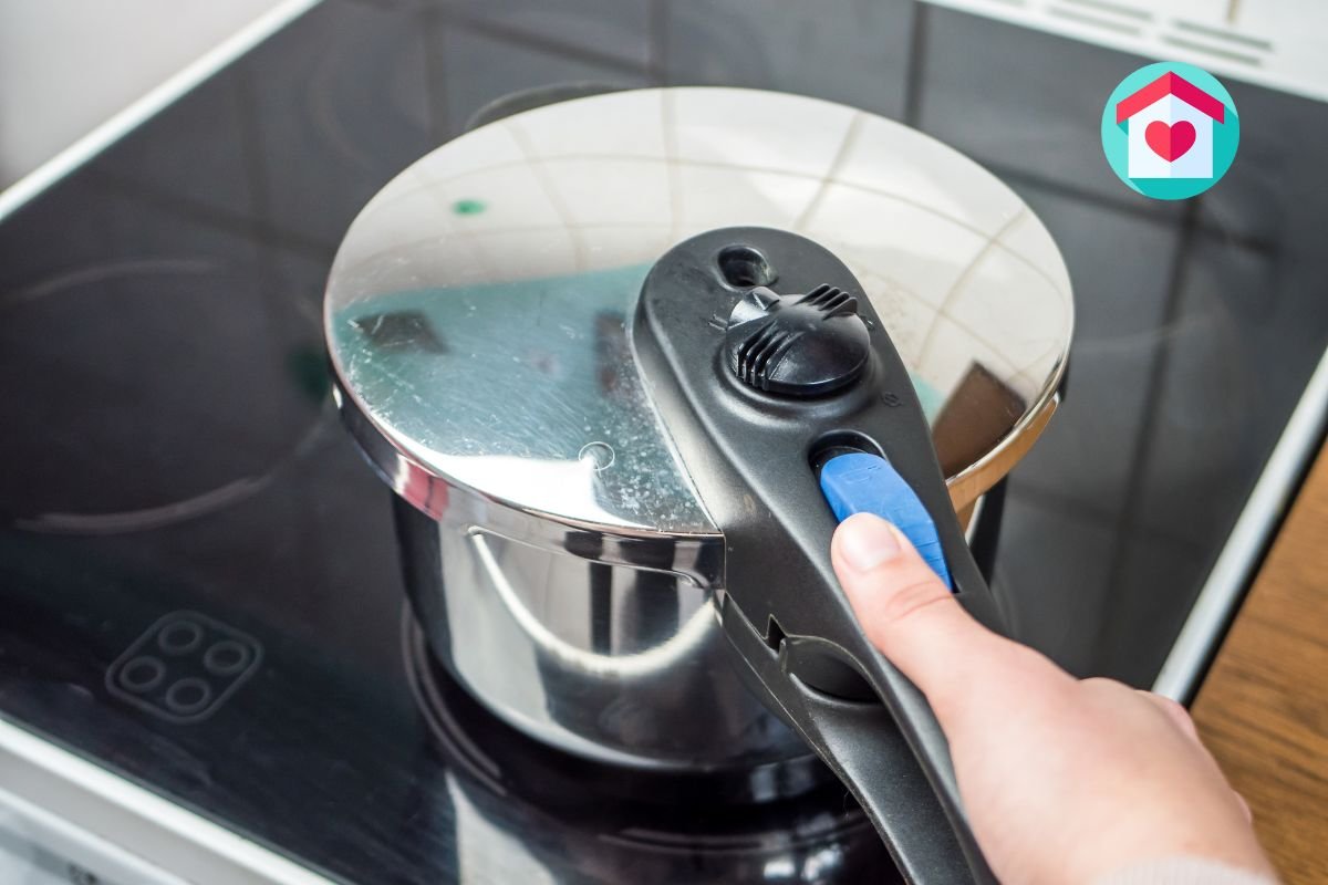 Fundo da panela de pressão estufou? Veja causas, prevenção e escolha do modelo certo - Imagem do artigo