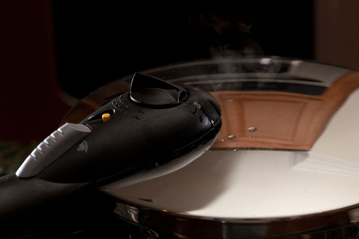 Comparativo revela qual panela de pressão é mais segura: elétrica ou tradicional - Imagem do artigo