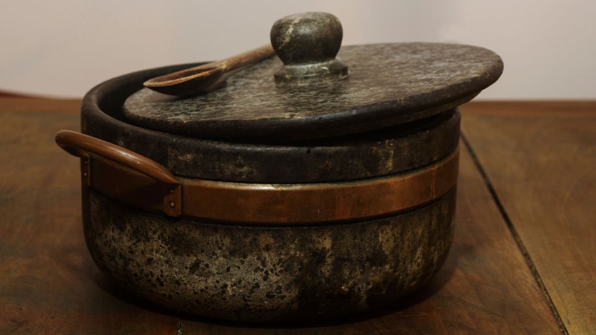 Limpeza de panela de pedra-sabão: guia definitivo para conservar, brilhar e cozinhar melhor - Imagem do artigo