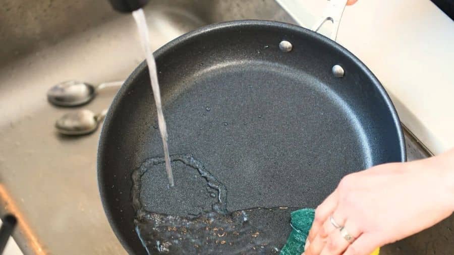 Cura de frigideira antiaderente: o passo decisivo que evita comida grudada e desperdício - Imagem do artigo