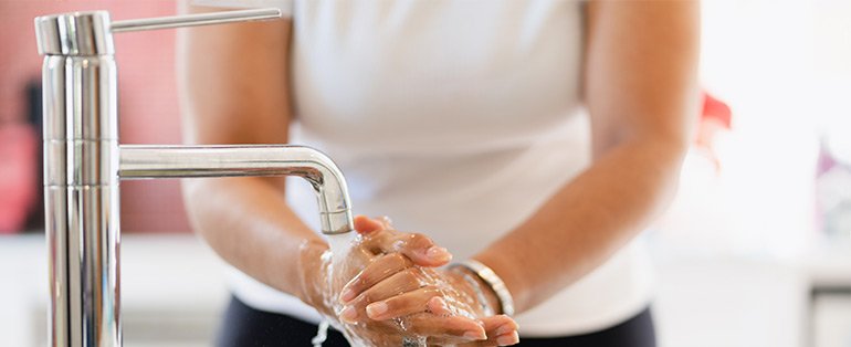 Torneira elétrica para cozinha revela economia real de água e detergente - Imagem do artigo