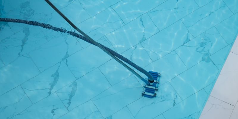 Aspiradores de piscina 2025: compare Intex, Sodramar, Brustec e mantenha a água impecável - Imagem do artigo original