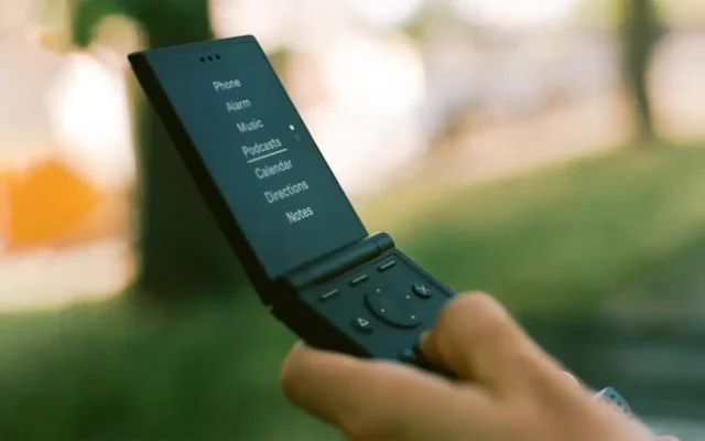 Light Flip chega em 2027 e promete resgatar o celular “raiz” por menos de R$1,6 mil