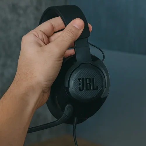 JBL Quantum 200 entrega vantagem em jogos; conheça 3 headsets que valem o investimento
