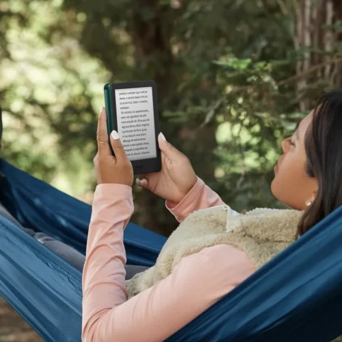 Amazon reduz preço de 4 Kindles na promoção Encha seu Kindle e incentiva leitura digital