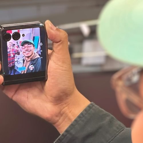 IA turbina câmeras de celular e entrega fotos nítidas até no escuro