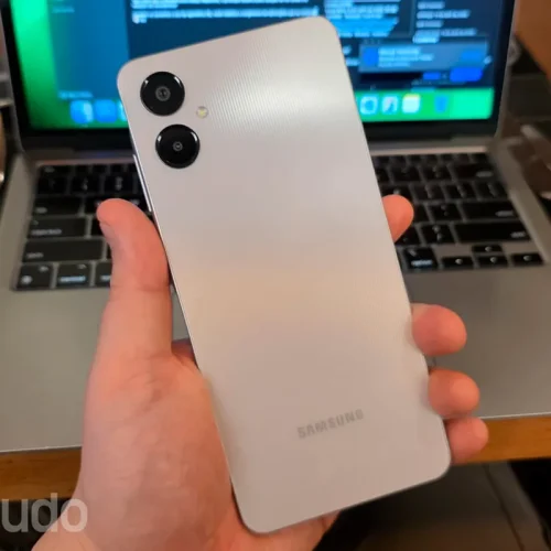 5 celulares de até R$ 800 ganham força em 2025 com bateria potente