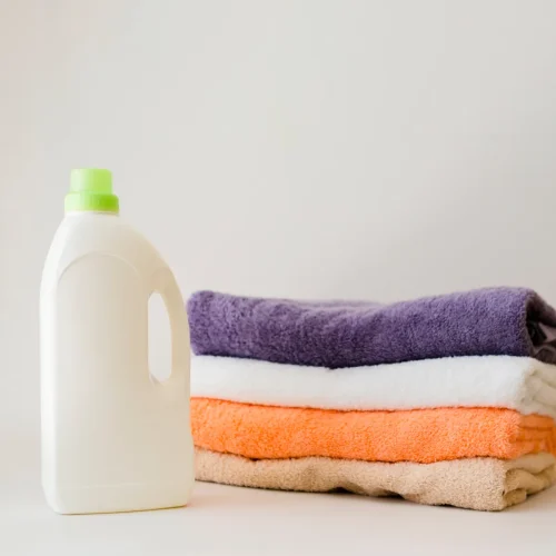 10 ajustes simples que evitam manchas, encolhimento e ainda poupam sua máquina de lavar