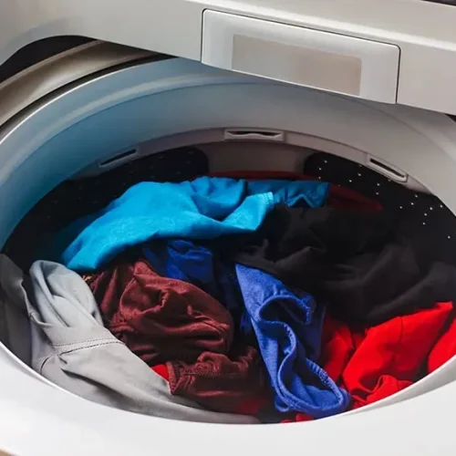 Aprenda a lavar roupas sem erros: 10 cuidados que prolongam a vida das peças