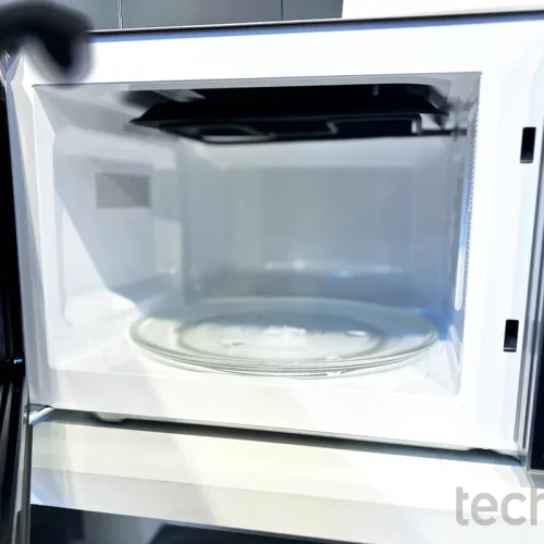 Ligar o micro-ondas vazio queima o magnetron e encurta a vida útil; saiba como evitar