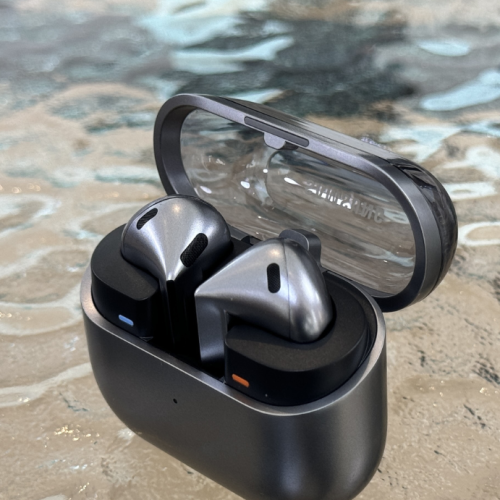 Galaxy Buds 3 despenca 59% e vira melhor custo-benefício em fones premium