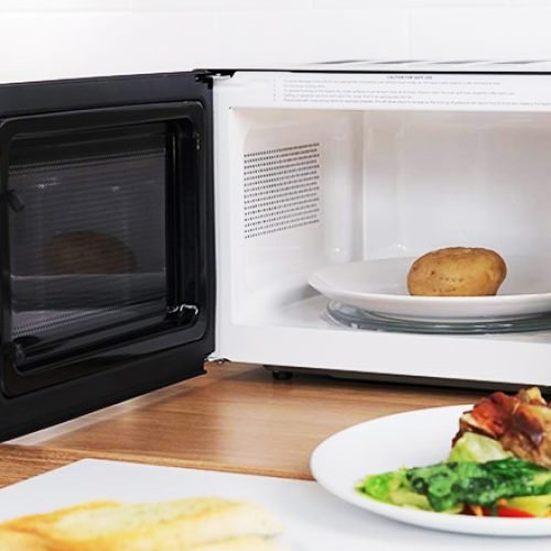 Micro-ondas: guia rápido mostra como escolher o modelo ideal sem gastar além da conta