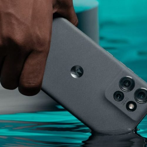 Motorola Edge 50 cai 43% e vira opção agressiva com 12 GB de RAM