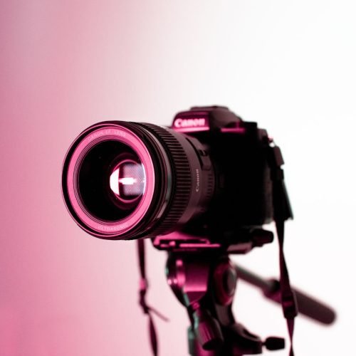 Câmeras profissionais ganham novos recursos e desafiam DSLR tradicionais