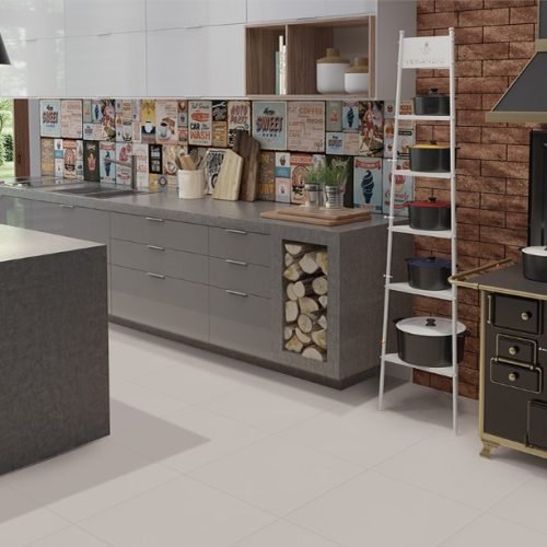 Fogão a lenha ganha versões compactas e rústicas para aquecer e cozinhar no inverno