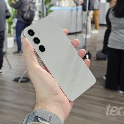 Galaxy S24 256 GB cai 56% e vira o top mais barato do ano