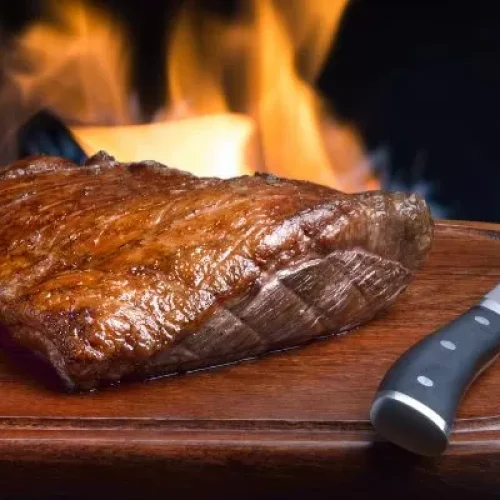 Teste revela as melhores facas de churrasco para 2025: veja qual corta mais e dura mais