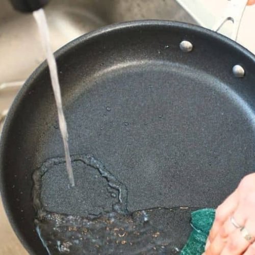Cura de frigideira antiaderente: o passo decisivo que evita comida grudada e desperdício