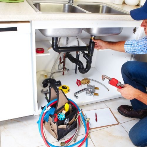 Tudo o que você precisa saber antes de contratar um encanador profissional