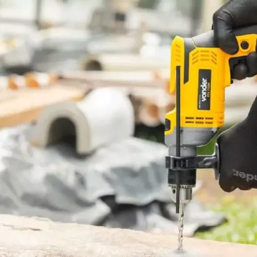 Furadeira de impacto: descubra se vale investir na ferramenta que atravessa concreto