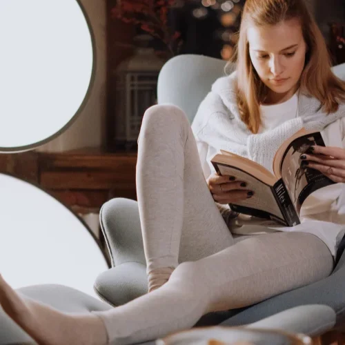 Guia Rápido: Como Escolher a Poltrona de Leitura Perfeita em 2026 sem Errar